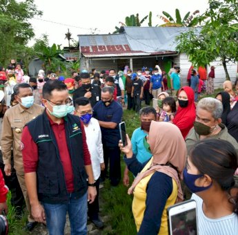 Nurdin Abdullah dan Judas Amir Dampingi Mensos Tinjau Rumah Warga Penerima Bansos PKH