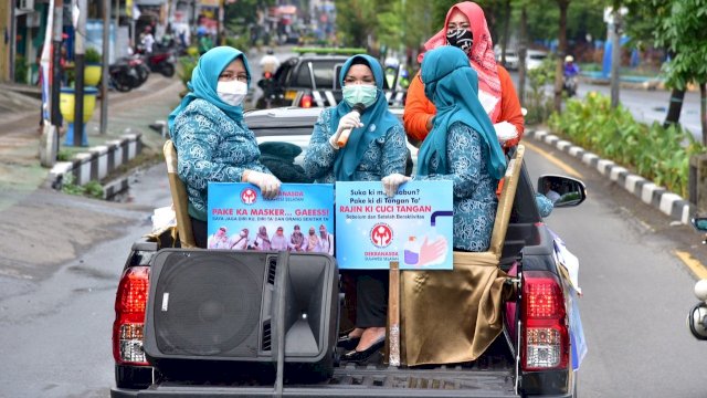 Pekan Kedua, Lies F Nurdin Kembali Turun ke Jalan Bagi Masker dan Edukasi Warga