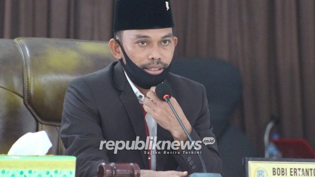 Ketua DPRD Buton Tengah Bobi Ertanto, memimpin Rapat Paripurna HUT Ke-6 Buton Tengah, Rabu (22/07/2020).