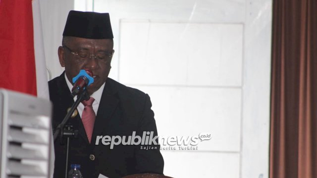 Bupati Buton Tengah Samahuddin (La Ramo) memeberikan sambuyan saat Rapat Paripurna DPRD Buton Tengah, Rabu (22/07/2020).