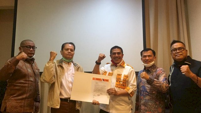 Bakal Calon Wali Kota Makassar Syamsu Rizal (Deng Ical), menerima Rekomendasi usungan dari Partai Hanura, Rabu (29/07/2020).