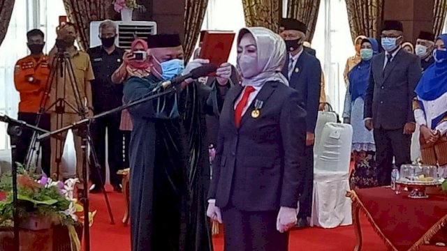 Pelantikan Sekda Sultra, Nur Endang, di Rumah Jabatan Gubernur, Senin (03/08/2020).