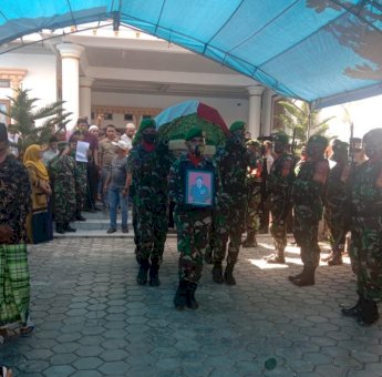 Wakil Bupati Buton Tengah La Ntau Dimakamkan Secara Militer