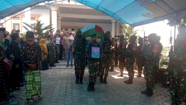 Wakil Bupati Buton Tengah La Ntau Dimakamkan Secara Militer