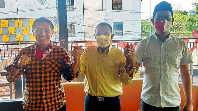 Ketua DPC Hanura Makassar M Yunus, bersama Pasangan Calon Wali Kota dan Wakil Wali Kota Makassar Syamsu Rizal Deng Ical dan Fadli Ananda, saat Konsolidasi, Selasa (18/08/2020).