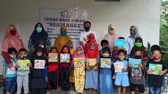 Pegiat Literasi Terus Bergerak, Dua Teras Baca Terbentuk Pekan Ini di Sinjai