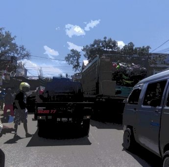 Bongkar-Muat Barang di Jalan Raya Sinjai Resehkan Warga, Sopir: Ada Petugas Pemda yang Pungut Retribusi