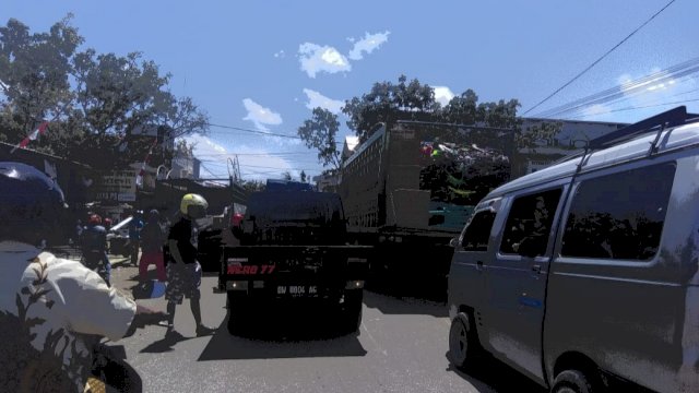 Aktivitas Bongkar-Muat di Kawasan Pasar Sentral Sinjai, Selasa (25/08/2020).