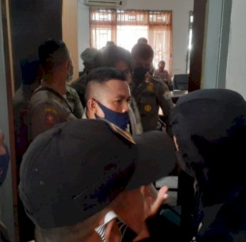 Kesal Tak Ditemui, Aksi Mahasiswa Buteng di DPRD Sultra Ricuh