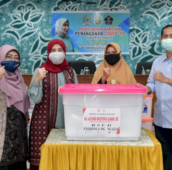 Anggota DPR RI Aliyah Mustika Berbagi APD untuk 17 Puskesmas dan Rumah Sakit se Kabupaten Takalar