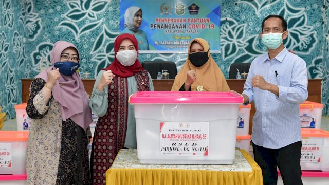 Anggota DPR RI Aliyah Mustika Berbagi APD untuk 17 Puskesmas dan Rumah Sakit se Kabupaten Takalar