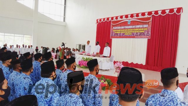Pelantikan 491 PNS Baru Lingkup Pemkab Buton Tengah, di Gedung Kesenian Kecamatan Mawasangka, Rabu (12/08/2020).