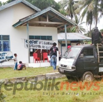 Tidak Transparan Kelola Anggaran, Warga Segel Kantor Lurah Walambenowite Muna untuk Kedua Kalinya
