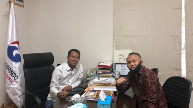 Sindra Maraya Bangri (kanan) saat bertemu dengan Sekjend DPP Perindo Ahmad Rofiq di Jakarta belum lama ini.