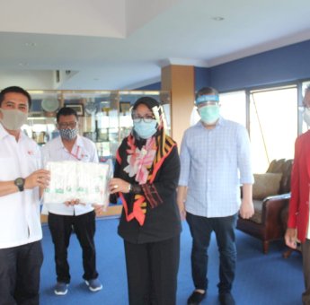 Serahkan Alat Swab ke Unhas, Deng Ical: Covid Cepatlah Berlalu