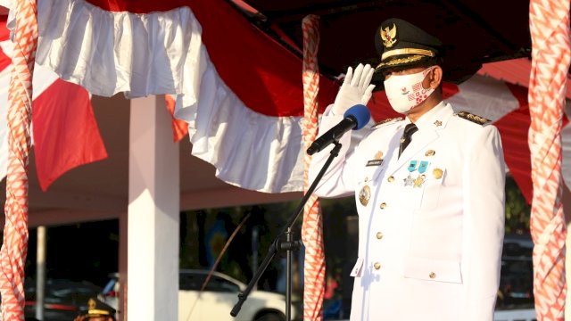 Bupati Wajo Amran Mahmud, memimpin Upacara HUT RI ke-75, di Halaman Kantor Bupati Wajo, Senin (17/08/2020).