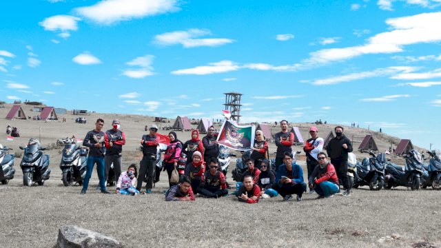 Maxi Riders Soppeng Rayakan HUT RI Ke-75 di Puncak Lappalaona Barru