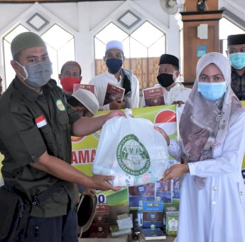 Yayasan Amal Malaysia Salurkan Bantuan Al-Quran Hingga Sembako ke Pemda Lutra