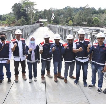 Resmikan Jembatan Bailey, IDP : Kita Harap Geliat Ekonomi Warga Meningkat
