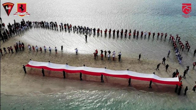 Brimob Yon C Pelopor Bone Ambil Bagian Dalam Pembentangan Bendera Merah Putih di Gusung Tangkulara