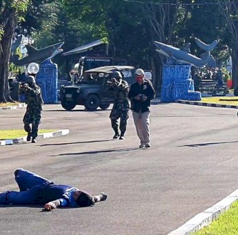 Pasukan Lantamal VI Makassar Berhasil Lumpuhkan Penyusup dan Jinakkan Bom