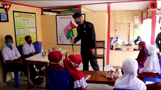 Berikan WiFi Gratis, Brimob Ramah Anak Kunjungi Daerah Pelosok Kabupaten Bone