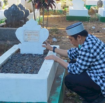 Jelang Deklarasi Bacalon Wali Kota Makassar, Deng Ical Ziarah Kubur Ayah