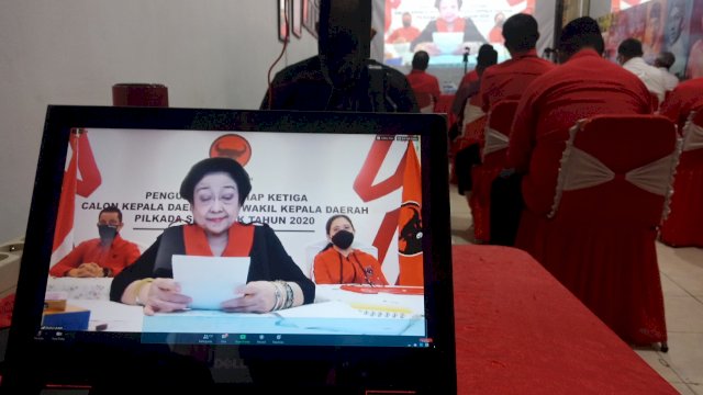 Ketua Umum PDI Perjuangan, Megawati Soekarno Putri memberikan arahan secara virtual, kepada pasangan calon usungan PDP se Indonesia.