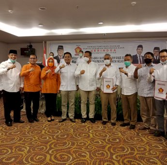 Sepuluh Paslon di Sulsel Terima B1-KWK Gerindra Dari Edhy Prabowo