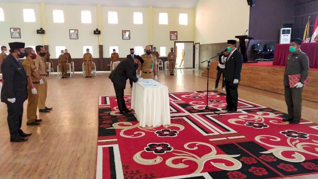 Mutasi, Amran Mahmud Lantik 18 Pejabat Baru di Wajo