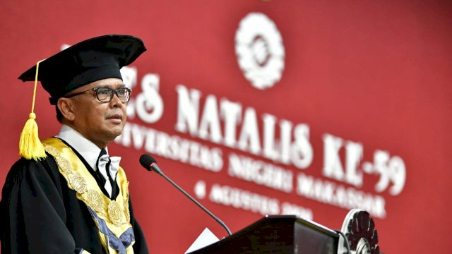 Gubernur Sulsel Prof. Nurdin Abdullah, memberikan sambutan saat Dies Natalis UNM Ke 59, di Ruang Teater Gedung Pinisi UNM, Jalan AP Pettarani Makassar, Selasa (04/08/2020).
