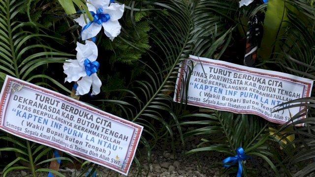 Ucapan belasangkawa untuk Almarhum Kapten Inf (Purn) La Ntau, di Rumah Duka, Lombe, Kecamatan Gu, Buton Tengah, Selasa (04/08/2020).