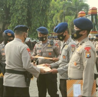 11 Personel Batalyon C Pelopor Terima Penghargaan Dari Kapolda Sulsel