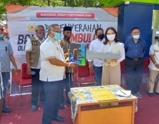 Bank Sulselbar Sumbang Ambulans ke KONI Sulsel