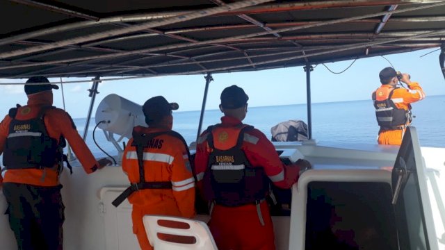 Tim Basarnas Baubau melakukan pencaharian ABK yang hilang, Selasa (15/09/2020).