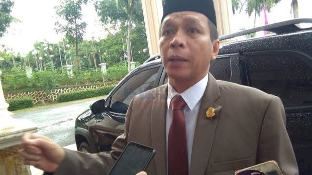 Ketua DPRD Sultra Abdurrahman Saleh, saat diwawancarai awak media, Kamis (17/09/2020).