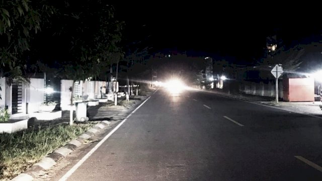 Suasana Kota Sinjai yang gelap dimalam hari, Senin (21/09/2020).