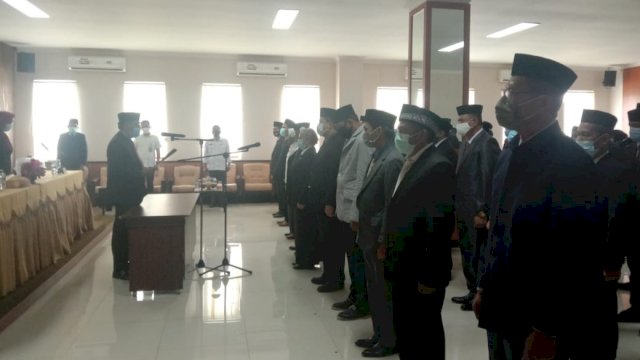 Lantik Pejabat Lingkup Pemprov Sultra, Laode Mustari Minta Pelayanan Masyarakat Diutamakan