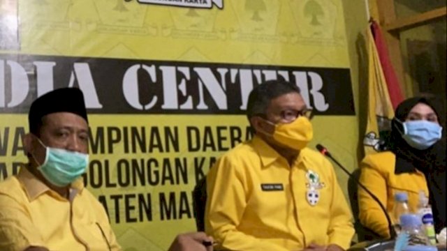 Ketua DPD Golkar Sulsel Taufan Pawe dan Ketua DPRD Sulsel Andi Ina Kartika Sari, bersama Calon Bupati Maros Tajerimin, menggelar Konsolidasi di Sekretariat DPD II Golkar Kabupaten Maros, Rabu (23/09/2020) malam.