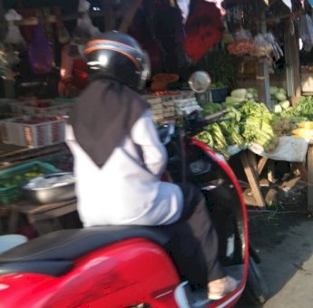 Sering Macet, Pasar “Dadakan” Katangka Kabupaten Gowa Dikeluhkan Pengguna Jalan