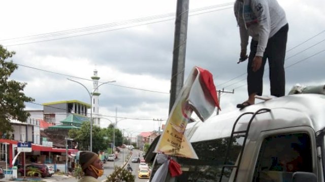 Tim HI HC Turun Langsung Bersihkan Bahan Sosialisasi Paslon di Soppeng