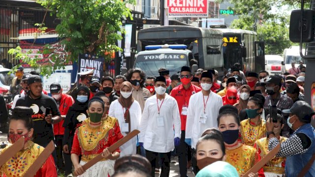Pilwali Makassar 2020: Pemimpin untuk Semua, Pendaftaran Dilan ke KPU Diiringi Budaya Empat Suku