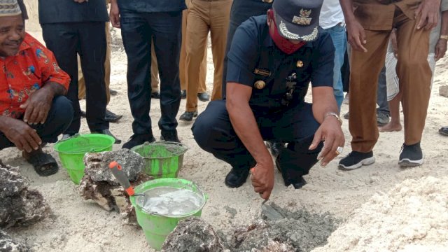 Bupati Buteng Letakkan Batu Pertama Pembangunan Kolam Renang di Pantai Katembe