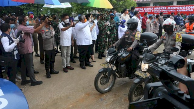 Peluncuran Geralan Sejuta Masker oleh Gubernur Sultra Ali Mazi, Kamis (10/09/2020).