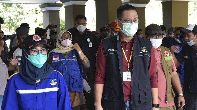 Menteri Sosial (Mensos) Republik Indonesia, Juliari P. Batubara saat berkunjung ke Luwu Utara, melihat kondisi beberapa daerah di Luwu Utara pasca banjir bandang beberapa waktu lalu.