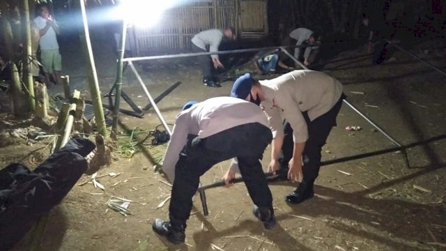 Respon Cepat Pasukan Brimob Bone Dirikan Tenda Bantu Warga Korban Kebakaran