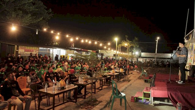 Calon Wakil Wali Kota Makassar dr. Fadli Ananda, memberikan sambutan pada HUT Ke-2 Komunitas Ojol Makassar, Senin (14/09/2020).