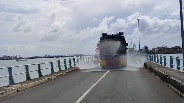 Batalyon C Pelopor Gelar Penyemprotan Disinfektan Massal, Ini Sasarannya