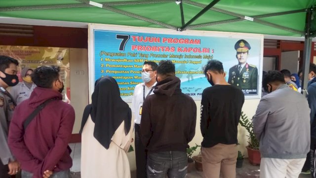 Para Pelaku Pemerkosa Mahasiswi EA diamankan di Polsek Panakkukang, Senin (21/09/2020).