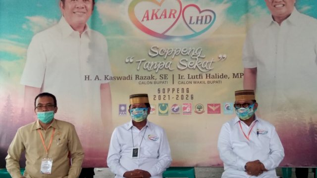 Konferensi Pers Calon Bupati dan Wakil Bupati Soppeng Andi Kaswadi Razak dan Luthfi Halide, Kamis (24/09/2020).